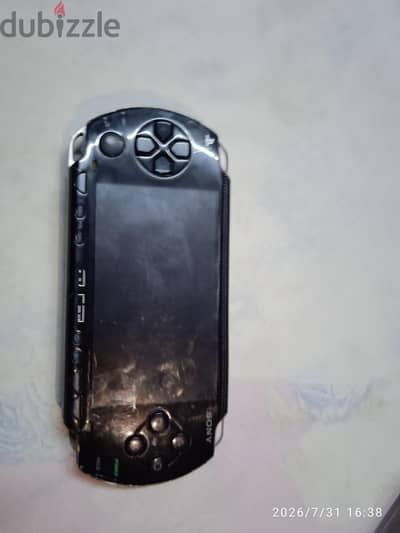 psp 1001 بلايستيشن غير شغال ممكن يتصلح او قطع غيار معاه شاحن جديد