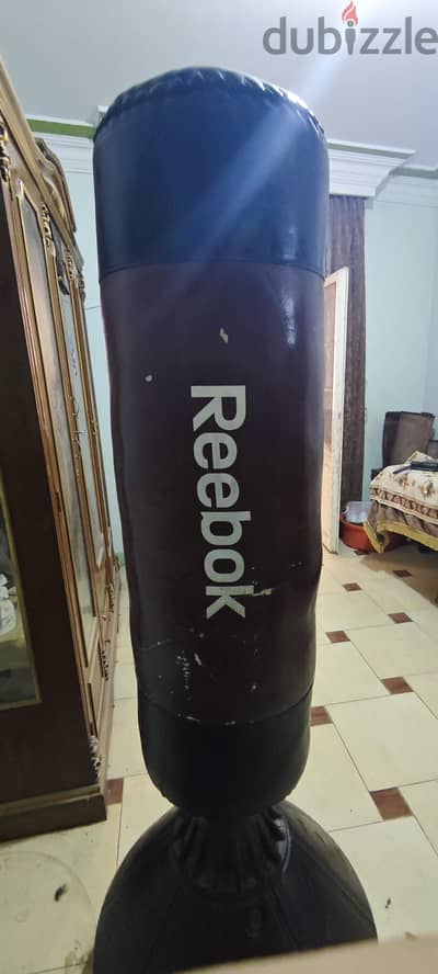ساند باج Rebook واقف أصلي للبيع  ثابت وقوي بقاعدة ثابتة  ممتازة
