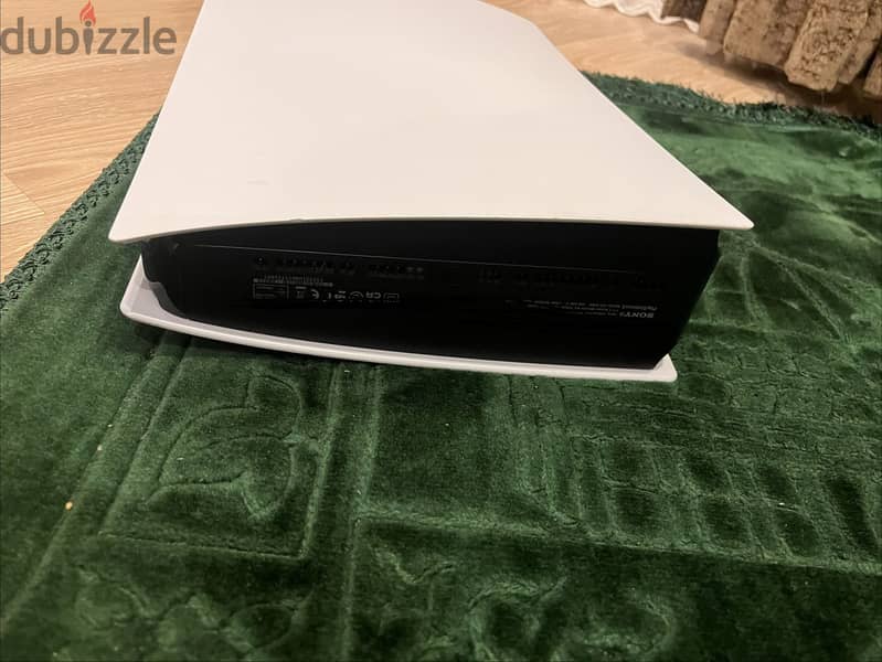 Ps5 with controller 3