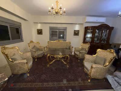 صالون مدهب بحالة ممتازة