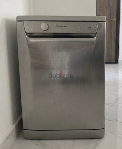 ‏غسالة أطباق ‏ Ariston 12 فرد