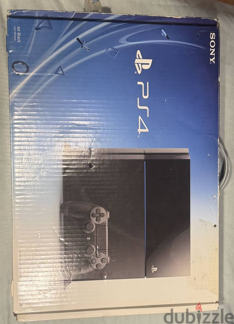 PlayStation 4 fat with 2 controllers 2