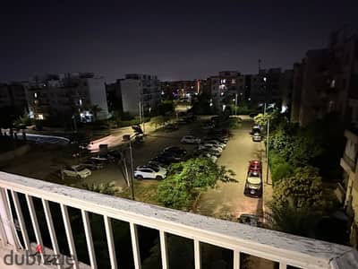 شقه للبيع الحي 12 الدور الثالث  المساحه 72متر  2غرفع  حمام  بحور جميع الخدمات