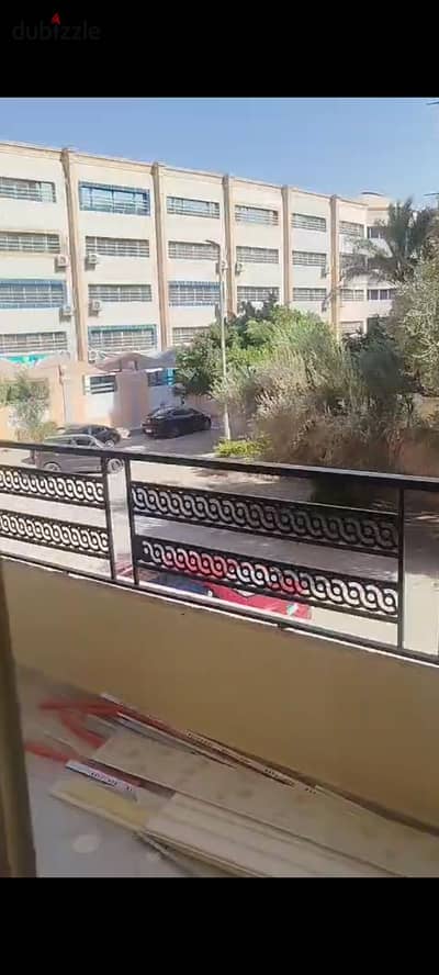 شقه للايجار على الشارع الرئيسي 175 متر