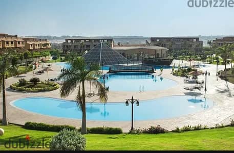 فيلا للبيع في ارقي كمبوند بيرميدز ووك بسعر محروق لسرعة البيع