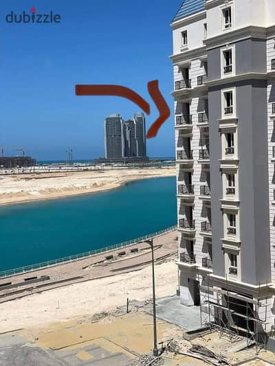 شقة جاهزة علي المفتاح في العلمين الساحل الشمالي علي البحر مباشرة