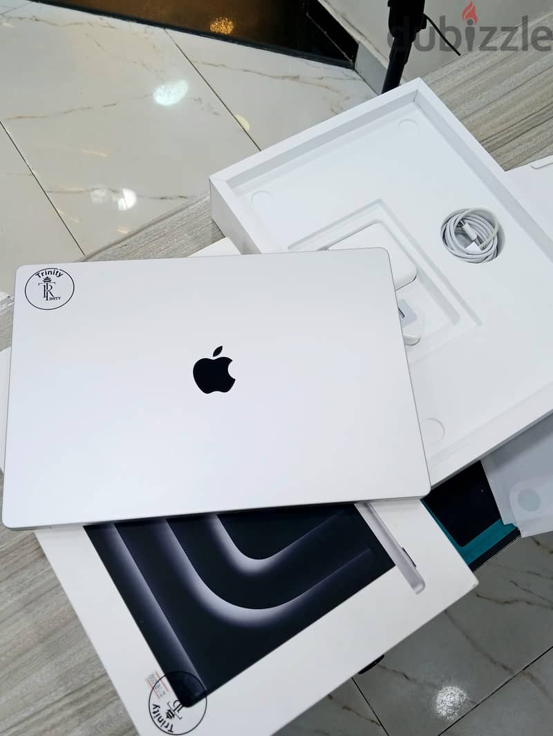 MacBook pro 16inch M3 pro 2