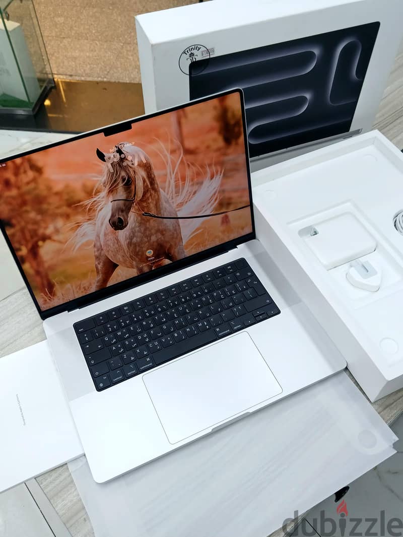 MacBook pro 16inch M3 pro 3