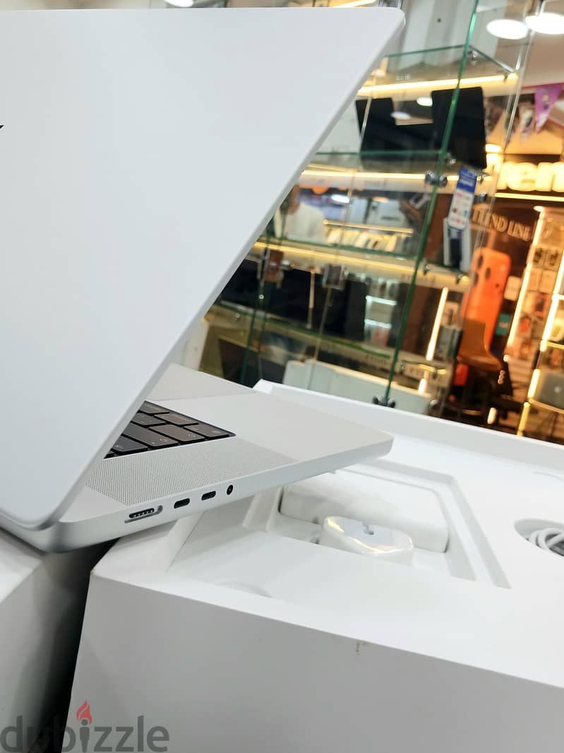 MacBook pro 16inch M3 pro 5
