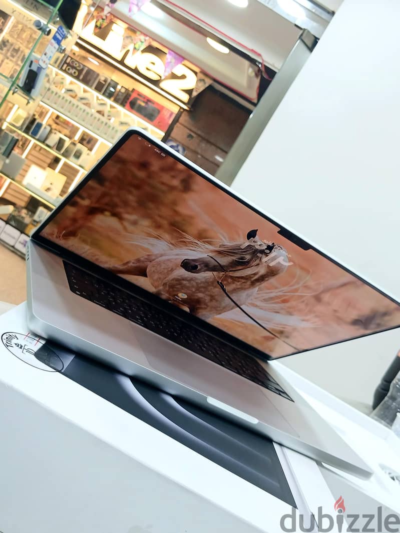 MacBook pro 16inch M3 pro 6