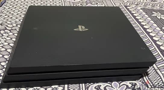 Playstation 4 PRO 1TB  (حاله ممتازه)