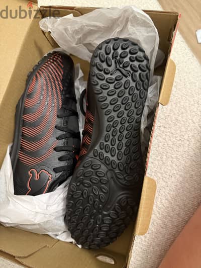 Puma Football Boots – Men’s Size 41 – Black & Coral