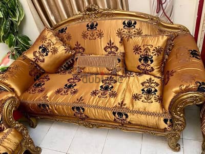 صالون مدهب عالي الجوده مستعمل بسيط بحالة الجديد