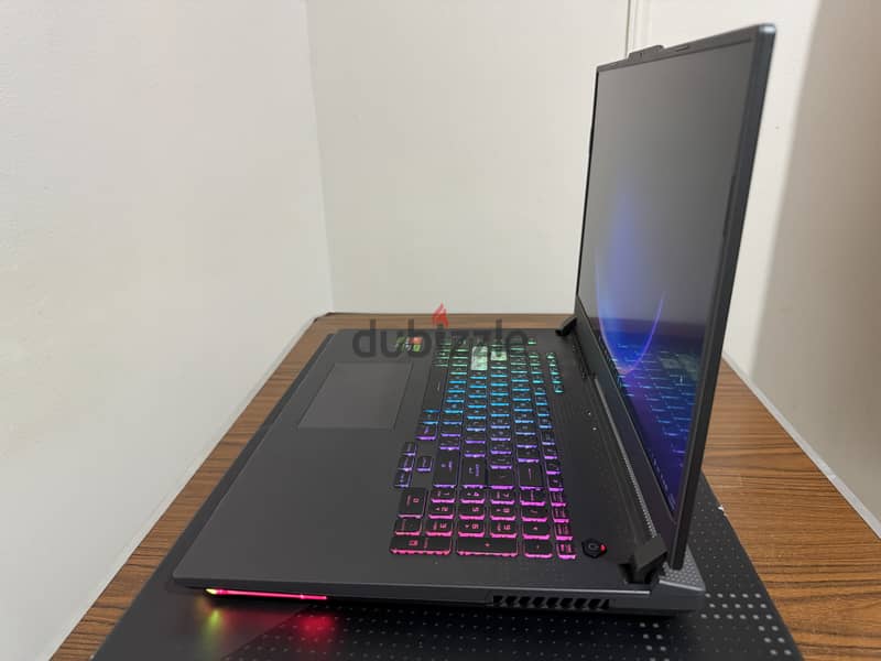 Asus Rog Strix G713PV 9
