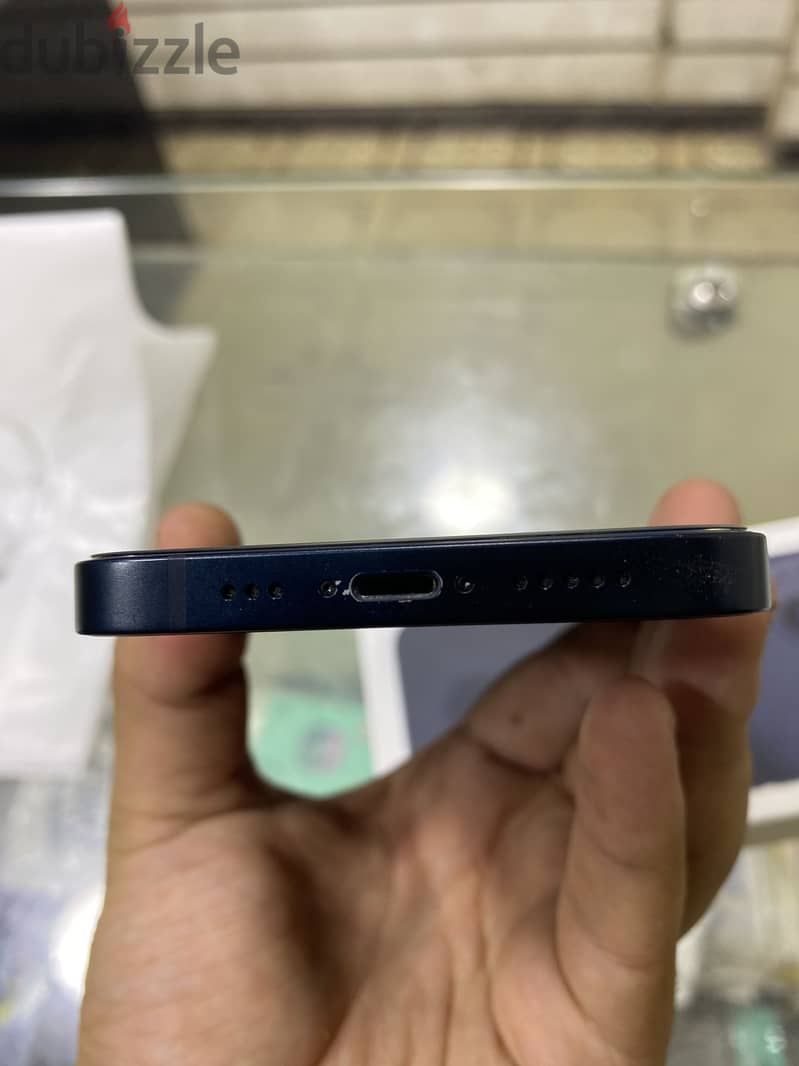 iPhone 13 4