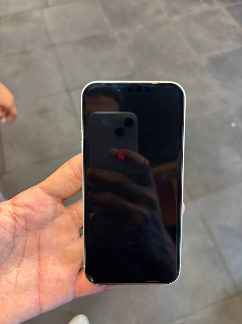iPhone 13 4