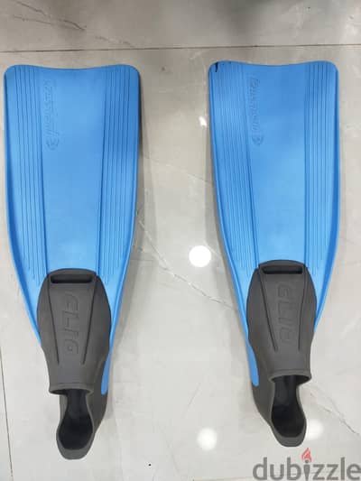 زعانف cressi-clio حاله ممتازة مقاس 35-36