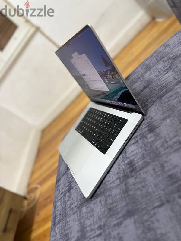 MacBook Pro 16inch m1 max 1