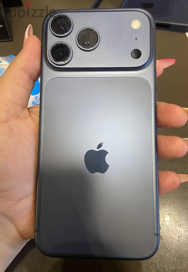 Apple - iPhone 17 Pro Max 2