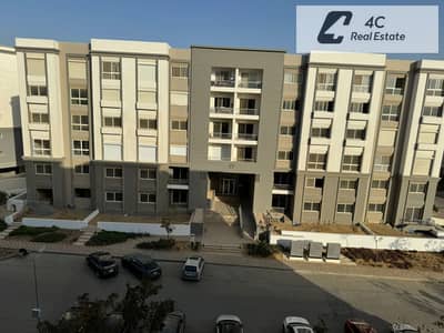 For Sale Apartment 3 bedrooms under market price ready to move prime locatio Over looking landscape in Hyde park next to Mivida New Cairo