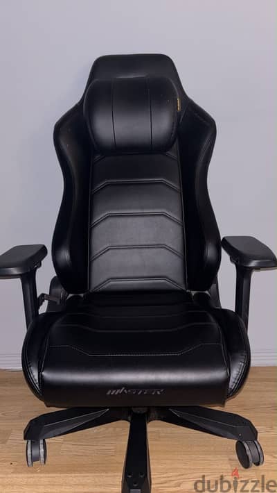 DXRacer Master Black gaming chair