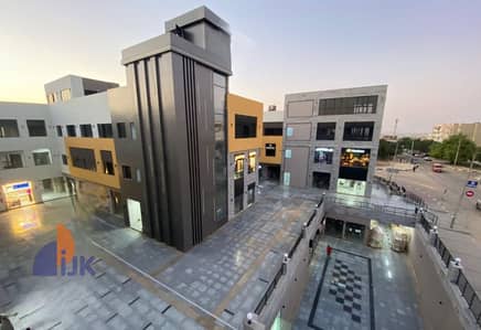 محل تجارى للبيع استلام فورى متأجر من المالك مباشرة بجوار المدرسة اليابانية فى قلب مدينه الشروق Al Shorouk City