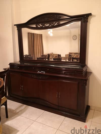 سفرة مع ٨ كراسي +  بوفية + نيش
