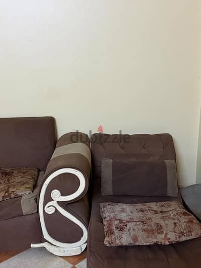كنبتين جلوس وركنه