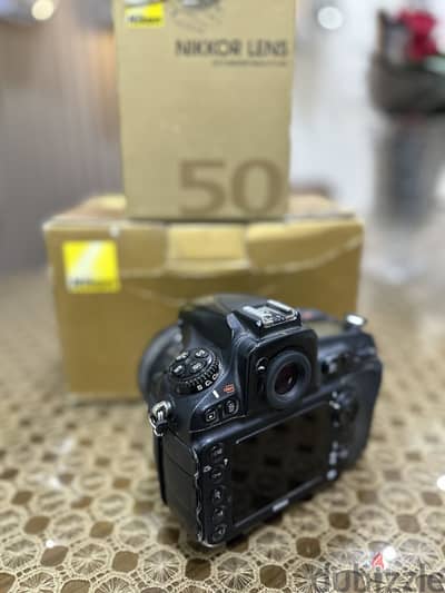 نيكون 810