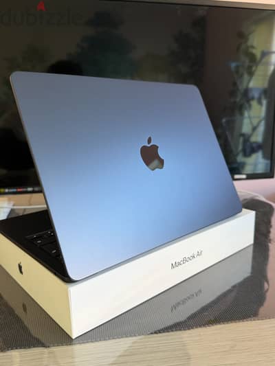 MackBook Air 14 Inch M5 CPU 8  core GPU 16 GB with 512GB (UK)