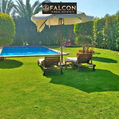 فيلا( بقسط 28  الف+ مقدم 850 الف )فيلا للبيع في كمبوند سراى sarai القاهره الجديده new cairo  بجوار مدينتي على طريق السويس دقائق من التجمع الخامس