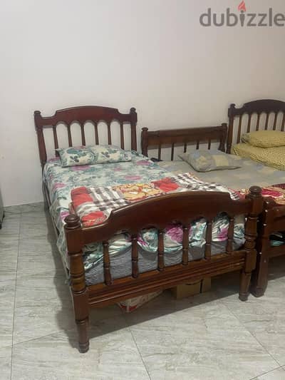 اثنين  سرر خشب  زان  بحاله ممتازه جدأ بلمراتب