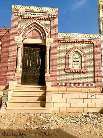 مدفن للبيع في مقابر القاهرة الجديدة  أول طريق العين السخنه مساحة ٤٠ متر