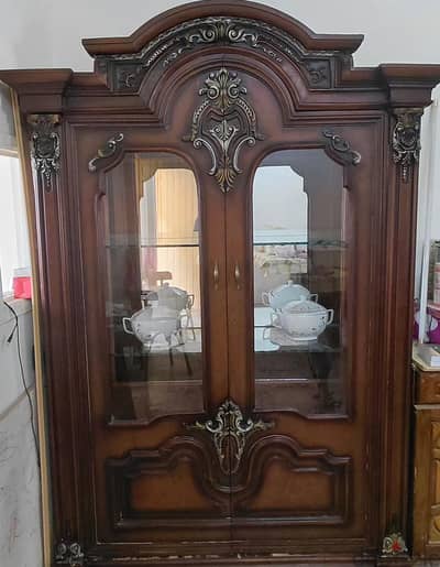 غرفة سفرة كاملة بحالة ممتازة - Dining Room Set