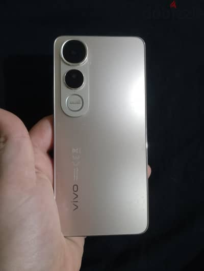 للبيع فيفو فى 50 لايت شبه جديد