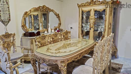 سفرة 8 كراسي + بوفيه + نيش ضلفتين بحالة ممتازة