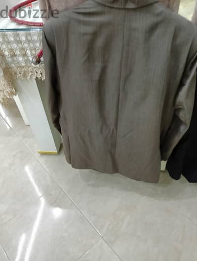 بدلتين للبيع  استخدام ساعتين كالجديده