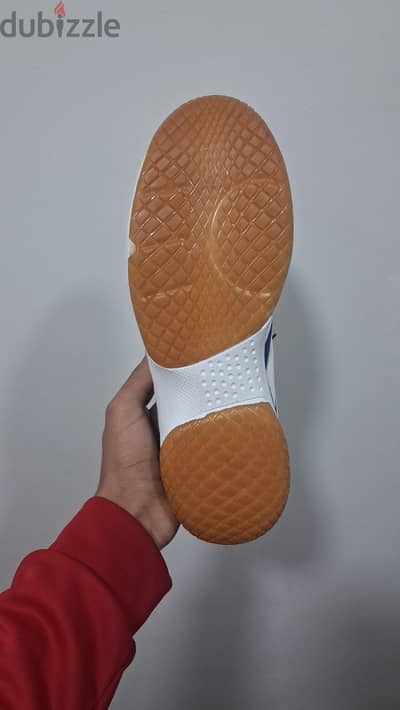 حذاء رياضي صالات جديد بالاكياس لم يلمس الارض