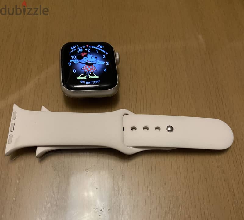 Apple watch SE Gen2 , excellent condition with original box 1