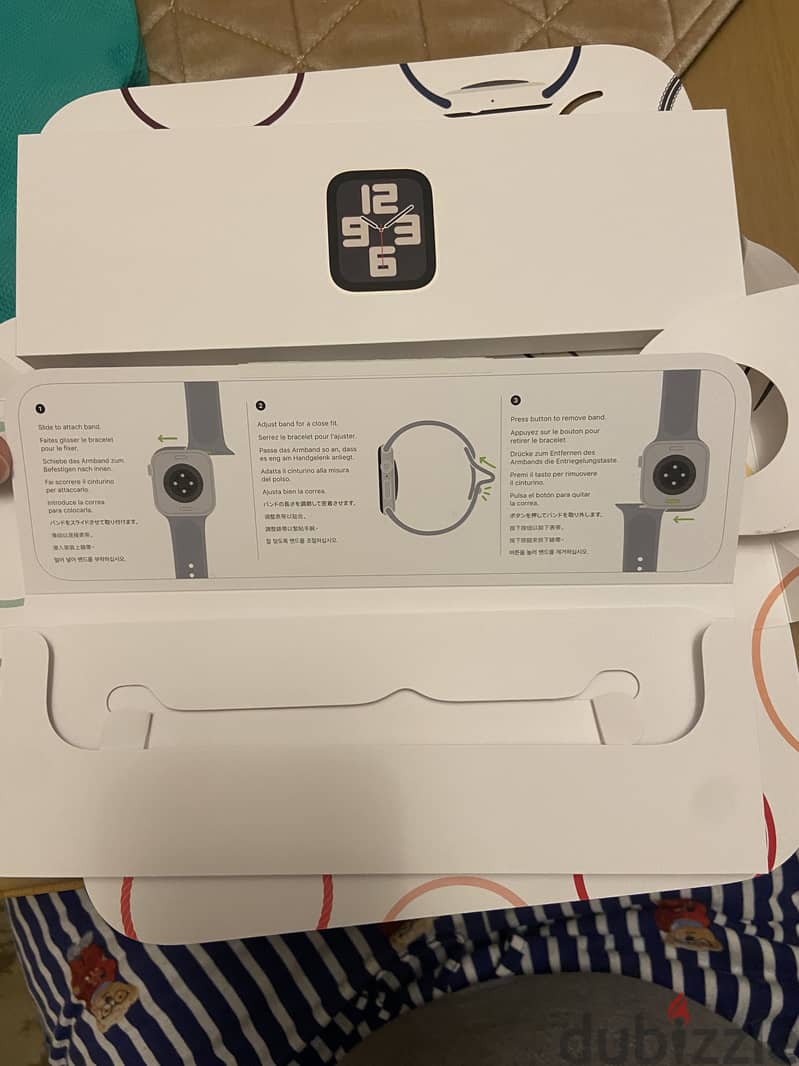 Apple watch SE Gen2 , excellent condition with original box 4