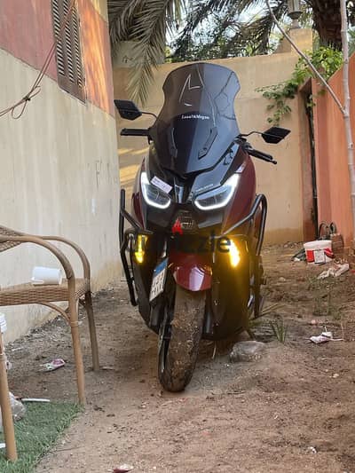 اسكوترn max 200 هوجن زيرو لسه بيلين رخصه ٣ سنوات