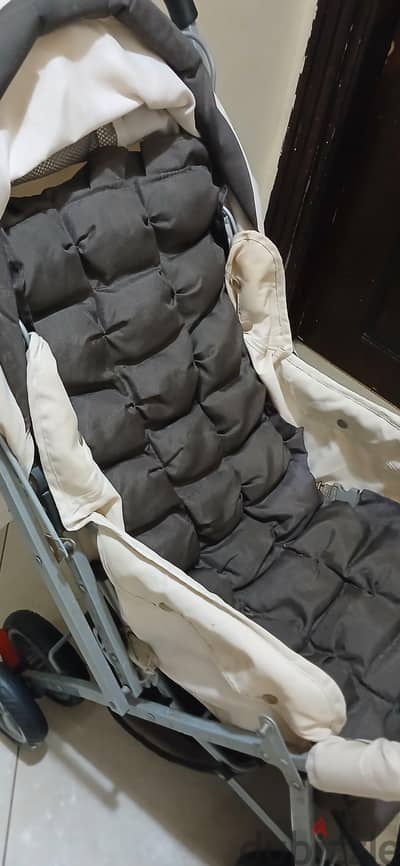 عربة اطفال ٣ ×١ بحاله ممتازه