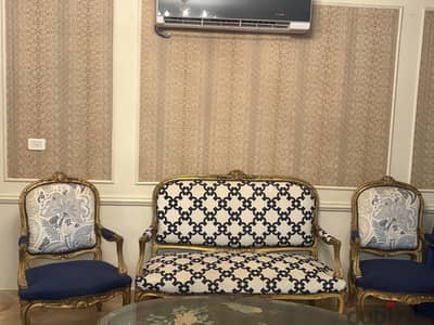 مستوحى من الطراز الفرنسي الكلاسيكي (لويس الخامس عشر/السادس عشر)