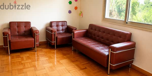 Selling sofás office