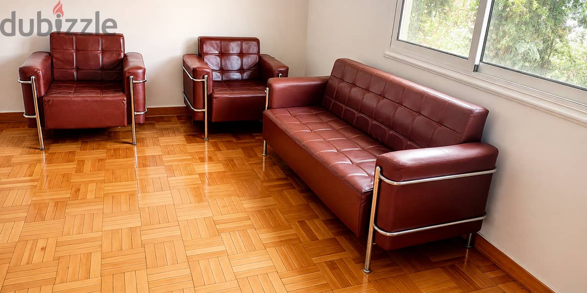 Selling sofás office 1