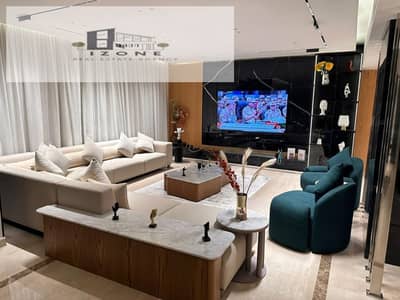 توين هاوس للإيجار أول سكن في ميفيدا بوليفارد Mivida Boulevard New Cairo 300 متر 4 غرف نوم مفروش بالكامل