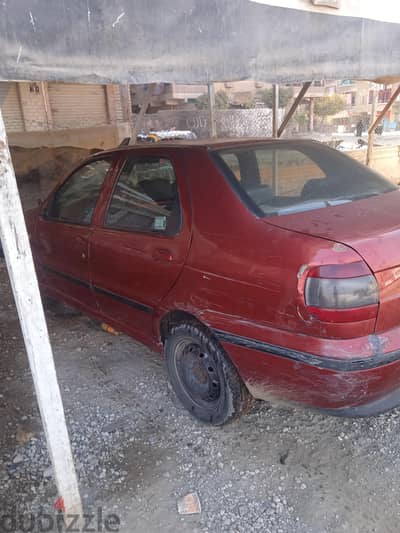 فيات سيينا 2000