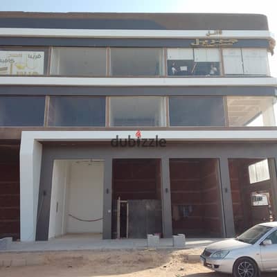 محل على البلازا مباشره دور تانى مساحته 26 متر بحدايق اكتوبر امام القطار السريع