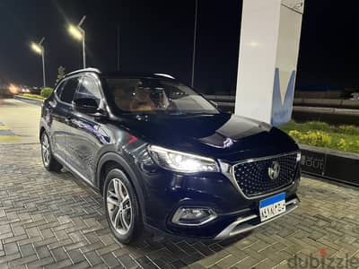 MG HS 2022 Trophy فرش جلد بني