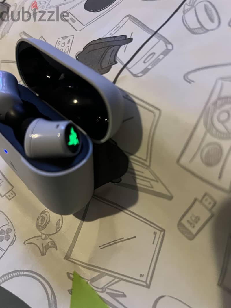 Razer Earbuds wireless Bluetooth 1